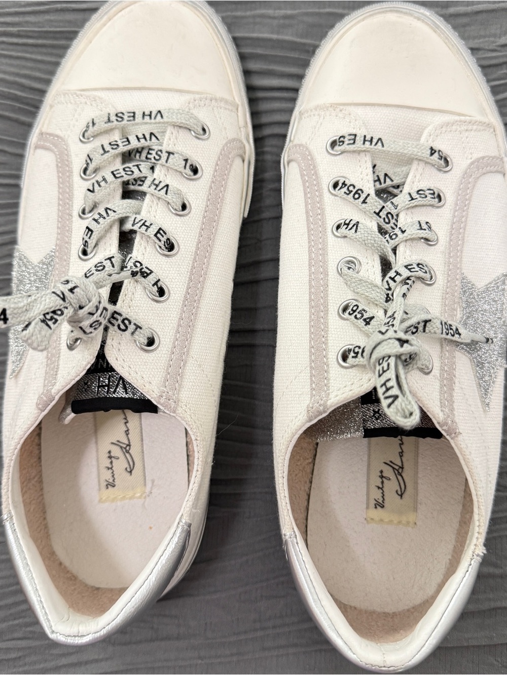 Vintage Havana White and Silver Low-Top Sneakers